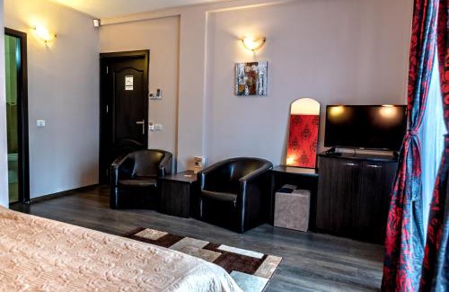 Prajila House | Vila Ana