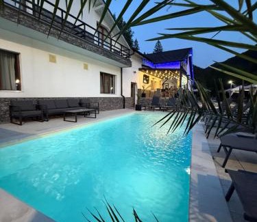 Lupeni House | Vila Casa cu Tei