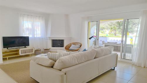 Aldeia do Golfe Villa | Vila Chez Lee, 219 Aldeia do Golf-CleverDetails - Sleeps 6, quiet area