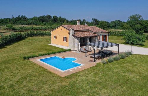 Munci Villa | Vila Elida