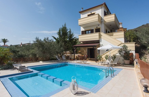 Spilia Villa | Vila Hibiscus in Spilia Village with Heated Pool