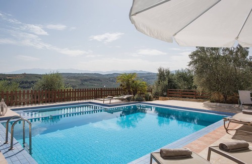Spilia Villa | Vila Hibiscus in Spilia Village with Heated Pool