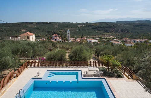 Spilia Villa | Vila Hibiscus in Spilia Village with Heated Pool