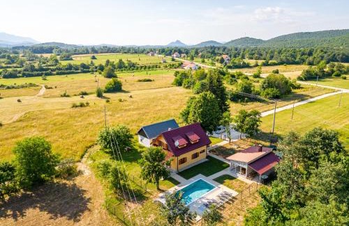 Lovinac Ski Chalet | Vila Lipa