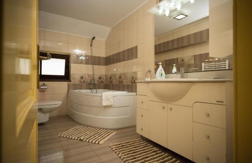 Humulesti Villa | Vila Medana