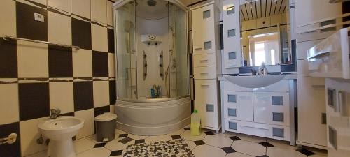 Donji Milanovac House | Vila Ondina
