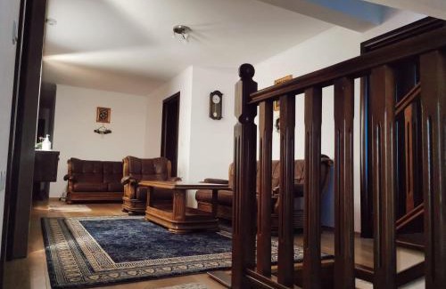 Baltatesti House | Vila Platon