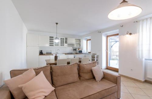 Miren-Kostanjevica Villa | Vila Sistiana