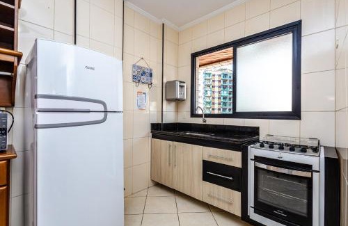 Tupi Apartment | Vila Tupi-Praia Grande , 100 metros da praia, 2 quartos ,sendo uma suíte, Piscina , varanda com churrasqueira, garagem , Wi-Fi