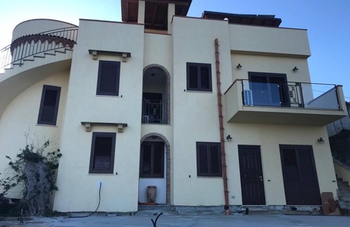 Santo Stefano di Camastra House | Villa S.leonardo Immersa Nella Campagna Siciliana nei Nebrodi Vicino Cefalù