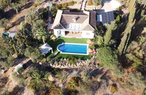 Alora Villa | Villa à la campagne avec vues, piscine, jaccuzi, sauna