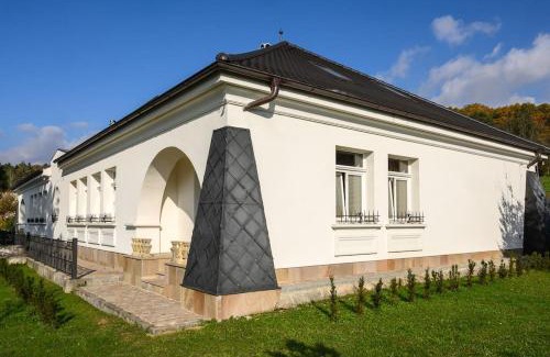 Melcice - Lieskove Apartment | Villa École