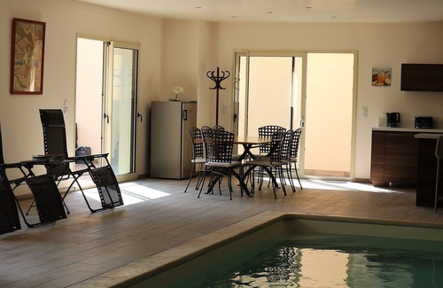 Montainville Villa | Villa (1-6 pers.) with heated indoor pool 30 minutes from Versailles