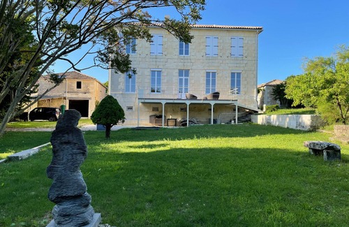 Semillac Villa | Villa '1 Chambre - 2 Voyageurs' with Private Terrace, Private Garden and Wi-Fi