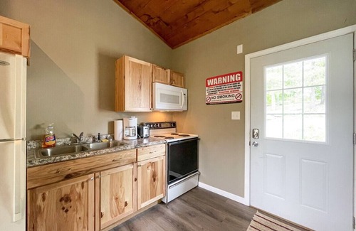 Lake Ozark Villa | Villa 1 sleep 6 w/VIP pkg- Bachelor parties here!