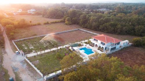Ulcinj Bed & Breakfast | Villa 100 Palme