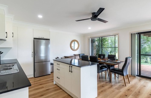Salamander Bay Villa | Villa 121 Horizons , 37 Horizons Drive - fantastic villa on the golf course