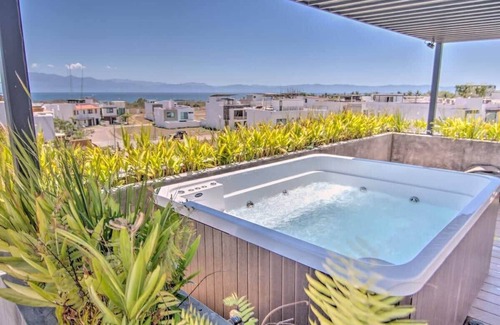 La Cruz de Huanacaxtle House | Villa 12T: Private Heated Pool & Beach Club Access