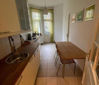 Zentrum-Nord Apartment | Villa 18 Boutique Apartment mit Gartenblick kostenfreies Parken Zoo und Zentrum fußläufig
