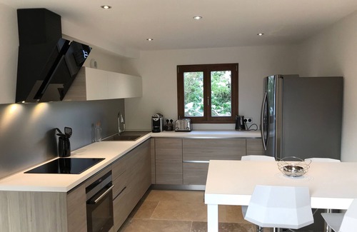 Sevrier House | Villa 200 m from Lake Annecy with terrace and parking