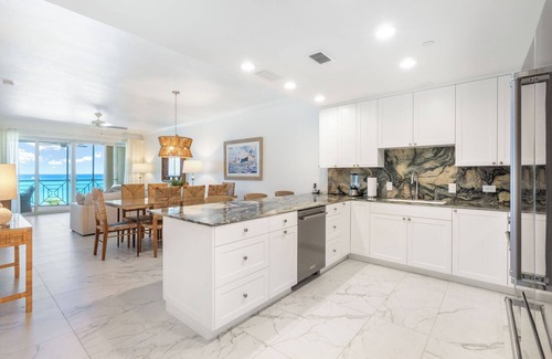 Seven Mile Beach Condo | Villa 23, Forth floor 3 bedroom, 3 bathroom, oceanfront, fully equipped.