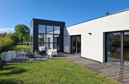 Guecelard Villa | Villa 24h du Mans