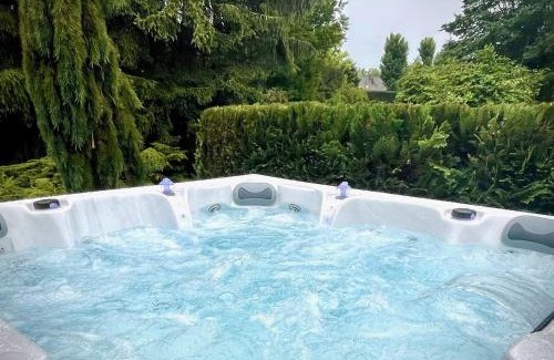 Saint-Die Villa | Villa 250m2 avec PISCINE chauffée & SPA & kota-grill & sauna