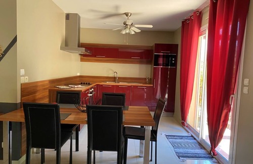 Argeles-sur-Mer Apartment | VILLA 3 APARTMENT GROUND FLOOR* CADAQUES ALL COMFORTS AIR CONDITIONING GARDEN SWIMMING POOL PARKING