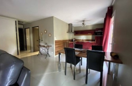 Argeles-sur-Mer Apartment | VILLA 3 APARTMENT GROUND FLOOR* CADAQUES ALL COMFORTS AIR CONDITIONING GARDEN SWIMMING POOL PARKING