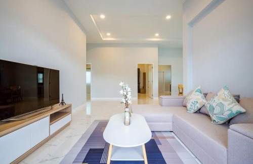 Hua Hin Villa | Villa 3 Bedrooms in Central Hua Hin Near Beach