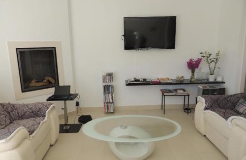 El Mas Fumats Villa | VILLA 3 REYES