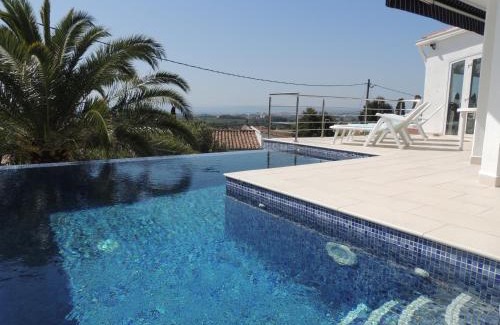 El Mas Fumats Villa | VILLA 3 REYES