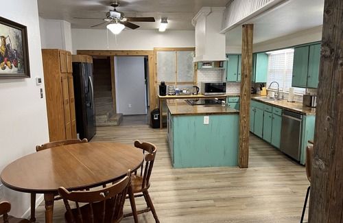 Mound Villa | Villa 30 mins to Waco - Private Pool, Hot Tub, Gym and Fire Ring