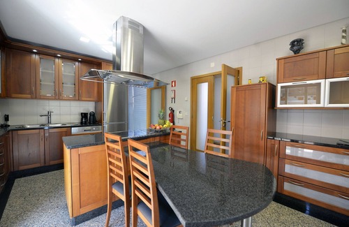 Barcelos Villa | Villa 320 Holiday Villa w/Pool, Jacuzzi and Tennis