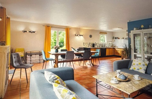 Saint-Denis Villa | VILLA 4* AIR-CONDITIONED SWIMMING POOL SPA TERRACES PARK WIFI - 8 PEOPLE