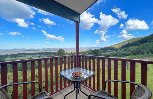 Mount View Villa | Villa 6 @ Bimbadeen Estate - Spa studio for 2 - Amazing views at every turn