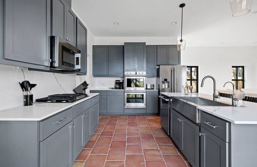 Spicewood Villa | Villa 7: 3-Bedroom|Firepit|Pool|Hot tub|Cornhole