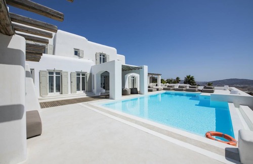 Tourlos Villa | Villa ∙ 7 bedrooms ∙ 14 guests