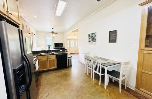 Pine Grove Apartment | Villa 7, spacious townhouse in Tickfaw, LA