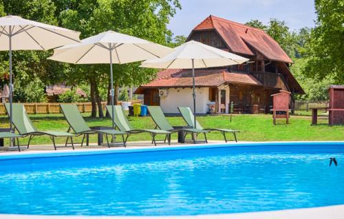 Sisak Villa | Villa 77 by Villas Guide