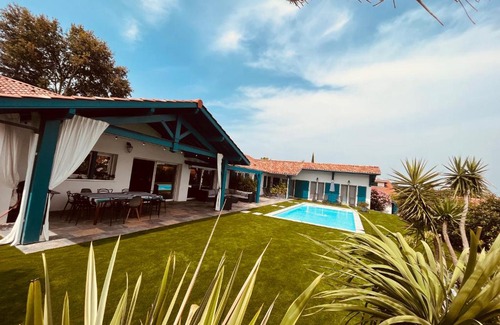 Arcangues Villa | Villa a 100 M du quartier des docks de biarritz jacuzzi , piscine chauffée , pétanque