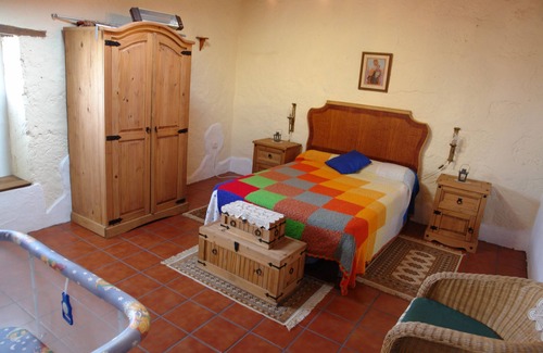 Los Gavilanes Cottage | Villa Abona, the energy of white stone and mud