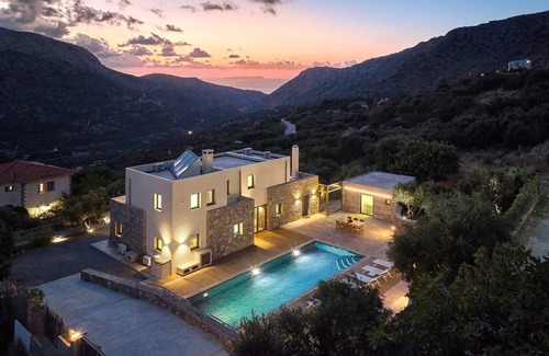 Vrachasi Villa | Villa Adagio | 5 Bedroom Villa with Eco Friendly Heated Pool