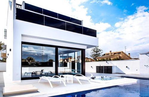 Santiago de la Ribera Villa | Villa Adela