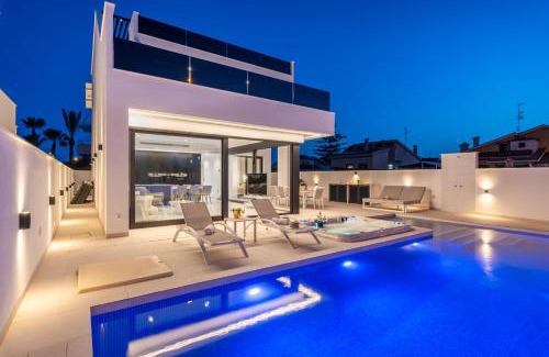 Santiago de la Ribera Villa | Villa Adela