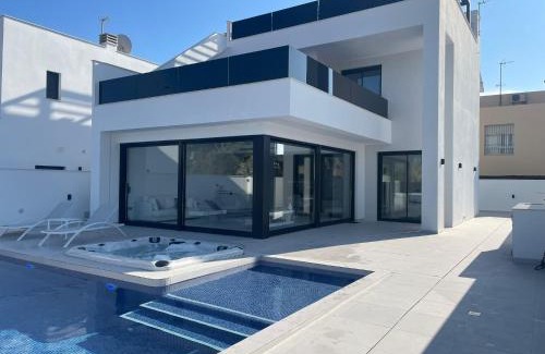 Santiago de la Ribera Villa | Villa Adela