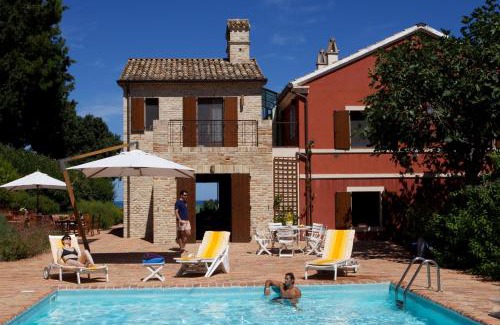 Ponte Rio Villa | Villa Adele - Senigallia, meravigliosa villa con piscina e giardino