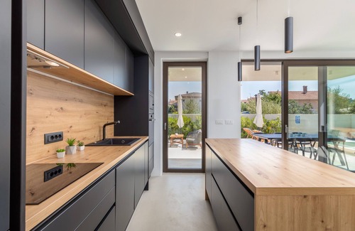 Gregovica House | Villa Adora