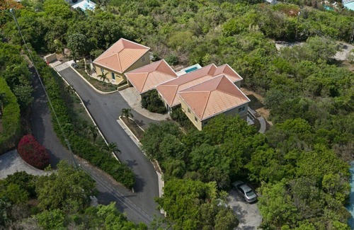 Estate Peterborg Villa | Villa Adore Main House