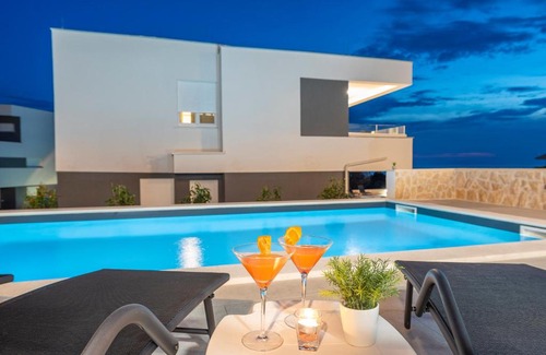 Novalja Apartment | Villa Adria 1 luxury apartment with a pool